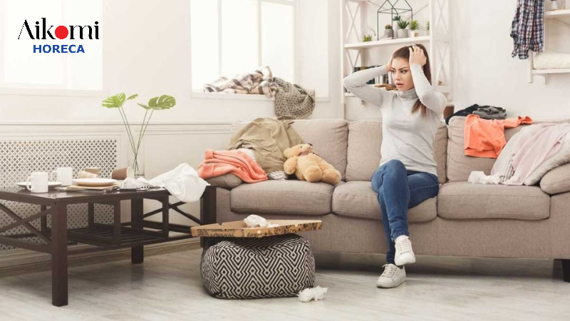 Phòng kín thường xuất hiện các mùi ẩm mốc, mùi thuốc lá, thức ăn và mùi hôi khó chịu