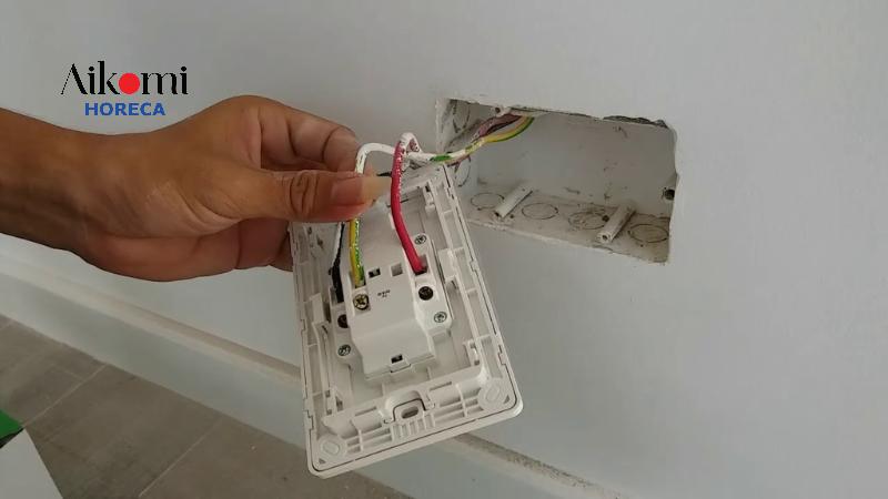 Kiểm tra nguồn điện kỹ càng khi phát hiện tình trạng bị hỏng
