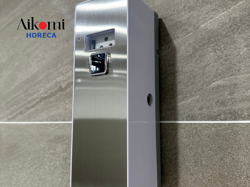 Lắp máy xông tinh dầu dùng pin tại nhà vệ sinh